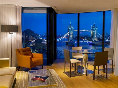 Luxury 2 bedroom Apartments Overlooking The Tower of London and the ...