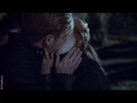 Shadowhunters 2x20 - Jace Is Resurrected and Clary And Jace Kiss ...