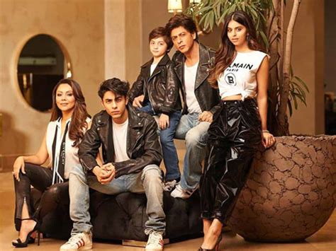 Shah Rukh Khan and Gauri posed with kids for another blockbuster frame ...