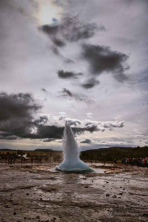 The Mighty Geyser – Strokkur – Dutch goes the Photo!