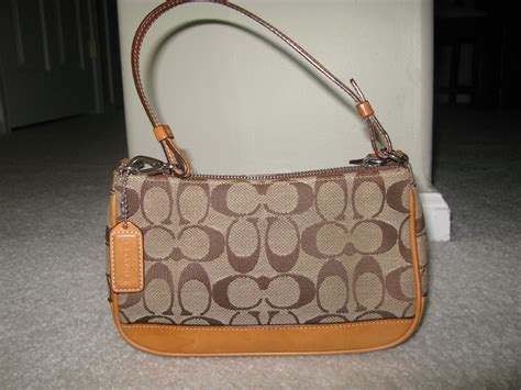 Small Handbags: Coach Purse