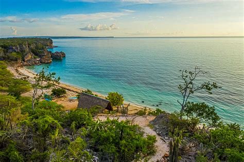 Explore Bahía de Las Águilas · Visit Dominican Republic