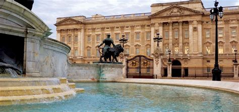 Hotels Near Buckingham Palace - The Ritz | London accommodation ...