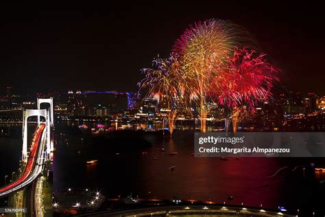 Tokyo Bay Fireworks High-Res Stock Photo - Getty Images