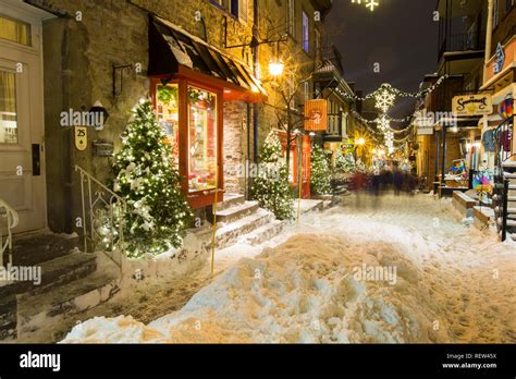 old Quebec city in winter Stock Photo - Alamy