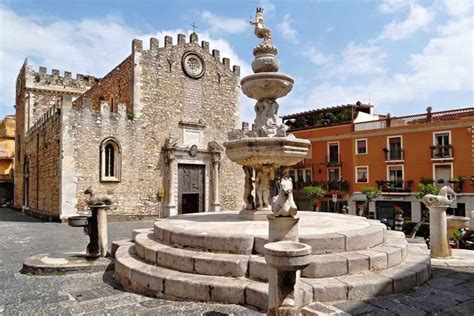 Taormina's Piazza Duomo Fountain | The World of Sicily