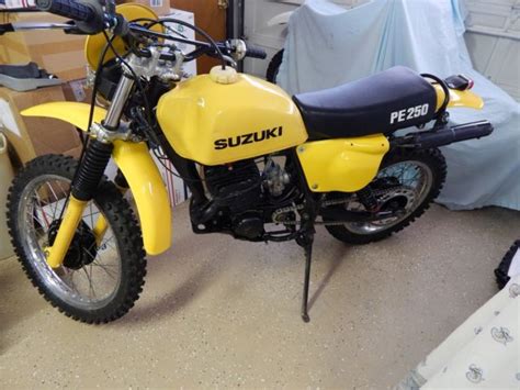 1977 SUZUKI PE250 RM vintage