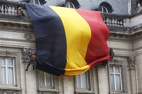 Bélgica, el país que lleva 192 años con la bandera colgada al revés