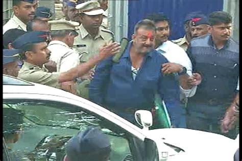 Actor Sanjay Dutt released from Yerwada jail - News18