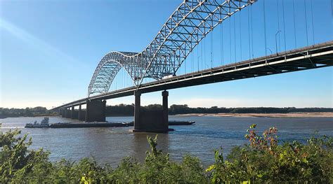 Dwindling Mississippi River Grounds Barges, Threatens Shipments ...