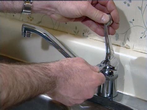 Repairing a Kitchen Faucet | how-tos | DIY