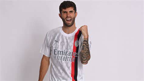 U.S. captain Pulisic unveils AC Milan's classy new away kit - ESPN