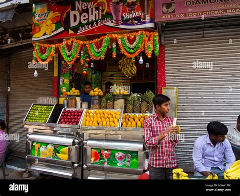 Fruit juice shop at Pahar Ganj Main Bazar, New Delhi, India Stock Photo ...