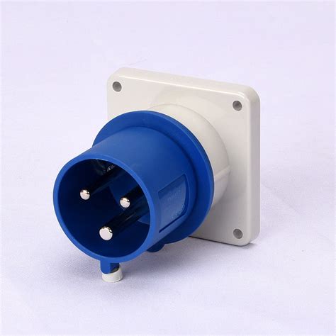 3 P 32A IP44 Protection Degree Industrial Plug Socket 230v With Long Life