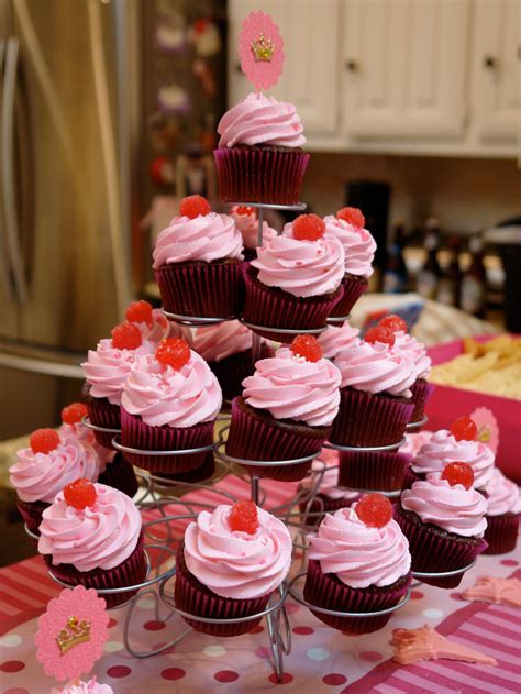 K Bakes: Pinkalicious Cupcakes