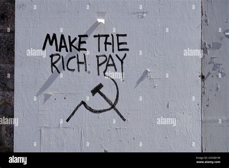 Hammer sickle graffiti hi-res stock photography and images - Alamy