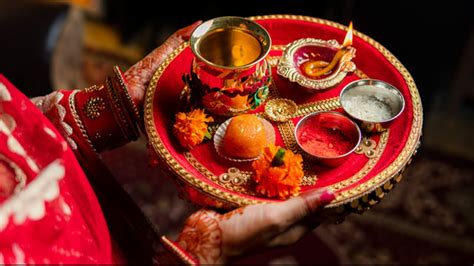 Karwa Chauth 2022: 5 Healthy Foods To Include In Your Sargi Thali To ...