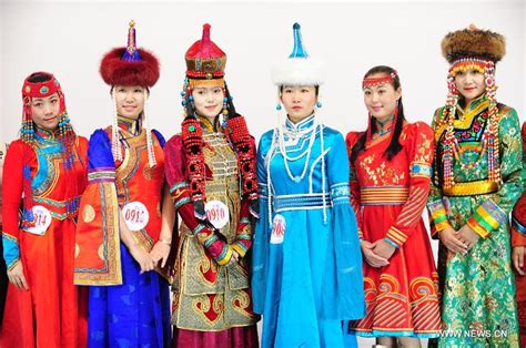 Mongolian folk costumes presented in Hulun Buir