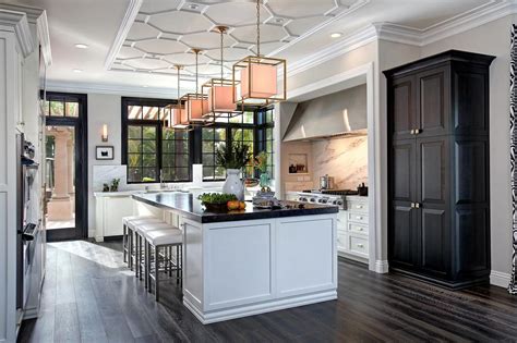 Tour This Classically-Chic Chef's Kitchen | Modern kitchen island ...