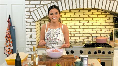 Selena Gomez's 'Selena + Chef' 2020 Thanksgiving Special Is A Pleasant ...