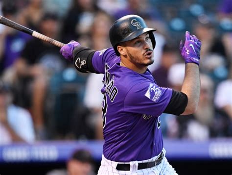 Nolan Arenado agrees to 8-year contract with Rockies