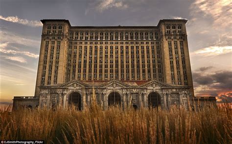 Spectacular photographs show abandoned railway stations left to fall to ...