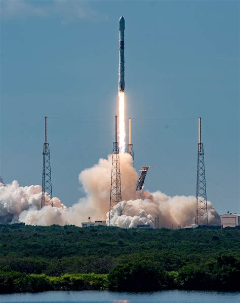 Elon Musk's SpaceX Successfully Launches 58 More Starlink Satellites ...