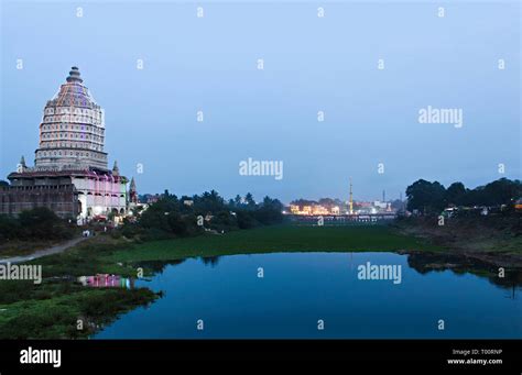 Saint Sri Dnyaneshwar Maharaj Mandir and Indrayani River, Alandi ...