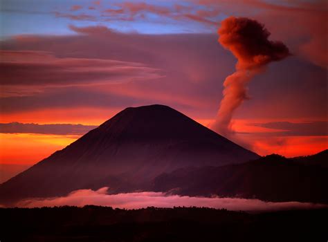 Mt. Merapi erupting - Jim Zuckerman photography & photo tours