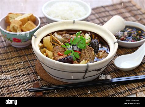 malaysia bak kut teh, traditional chinese herbal pork ribs soup Stock ...