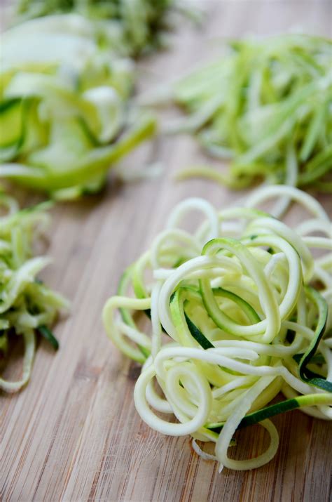 5 Ways to Make Zucchini Noodles - Fablunch