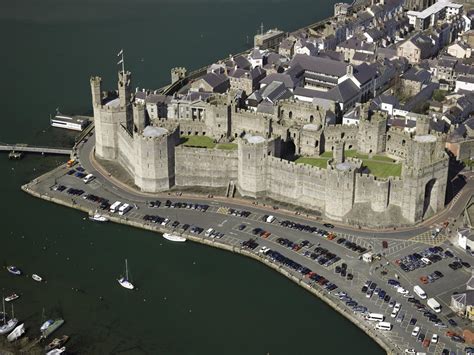 Castell Caernarfon (Cadw) | VisitWales