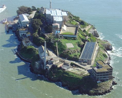 File:Alcatraz Island, helicopter view.jpg - Wikimedia Commons