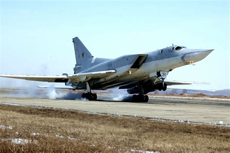 Tupolev Tu-22M Backfire, Pesawat Bomber Supersonik Buatan Era Uni ...