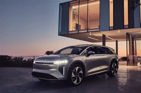 Lucid Debuts Its First Electric SUV, the 2025 Lucid Gravity | Edmunds