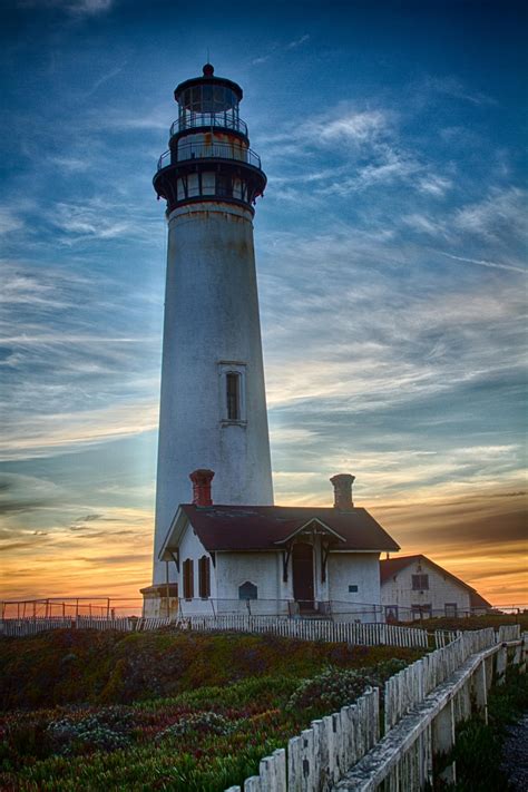 Pigeon Point Lighthouse | HDR creme