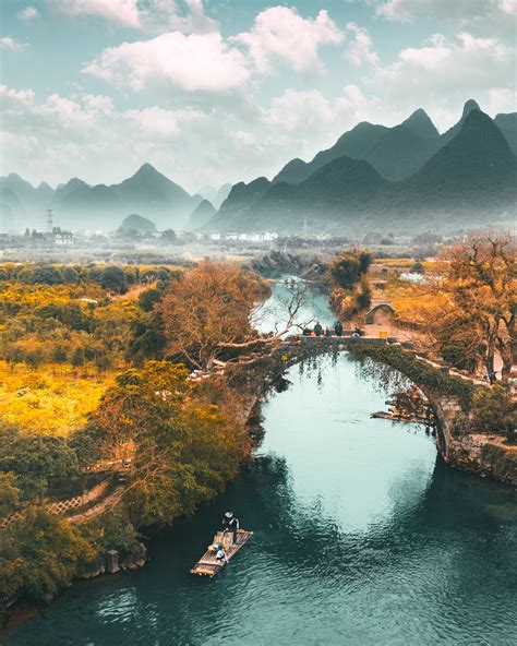 Learn the Story Behind This Photo of a Cormorant Fisherman in China