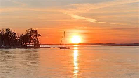 Gorgeous Lake Sunset in 4K 🌅🧡⛵️ - YouTube