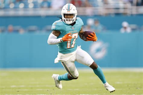 Miami Dolphins' Jaylen Waddle Is an NFL Rookie of the Year Finalist ...