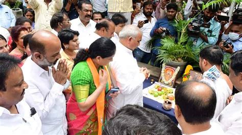 BJP leaders hold Pooja for national executive committee meetings | INDToday