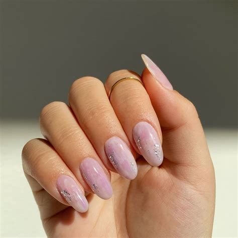 Minimalist Nail Art | Minimal nails art, Basic nails, Simple nail art ...