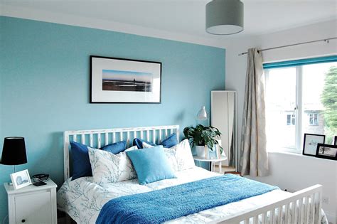 Blue bedroom by the sea, blue cushions, light blue bedroom, blue and ...