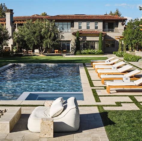 Kourtney Kardashian house | Kourtney kardashian house, Outdoor ...