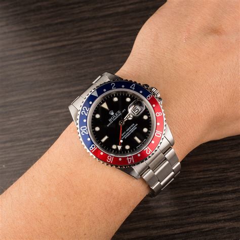 Buy Used Rolex Submariner 16700 | Bob's Watches - Sku: 121447