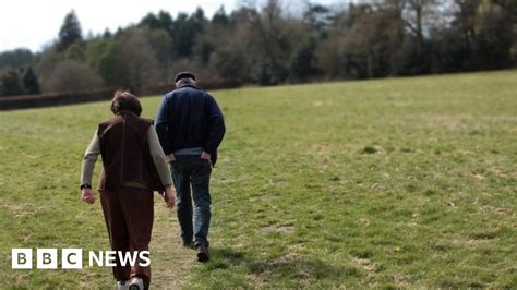 Surrey countryside to earn cash as council cuts costs - BBC News