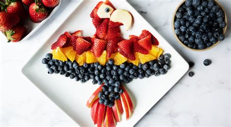 How to Make Parrot Fruit Art Tray - The Produce Moms