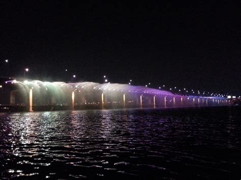 bre in seoul: 반포대교 달빛무지개분수 (Banpo Bridge Rainbow Fountain)