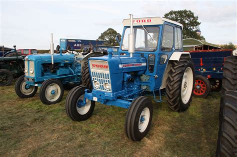 Image - Ford 4000 - JEJ81P + Super Major at Welland 2012 - IMG 0895.JPG ...