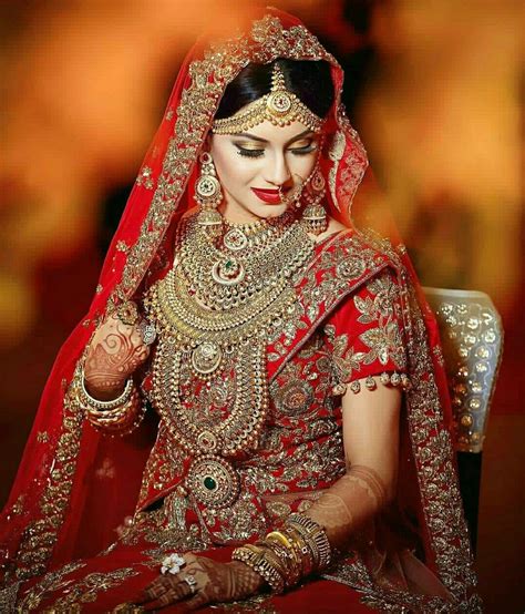 Pin by Urmilaa Jasawat on aBridal photography | Indian bride poses ...