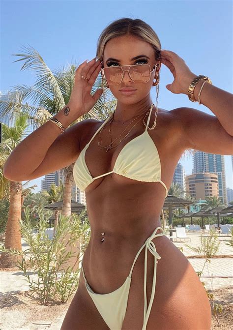 Bikini News Daily - Abby Dowse enjoyed a relaxing day at the beach